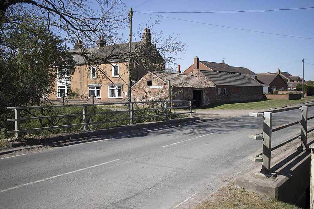 Turn left at the waymarker past Stockholes Turbary